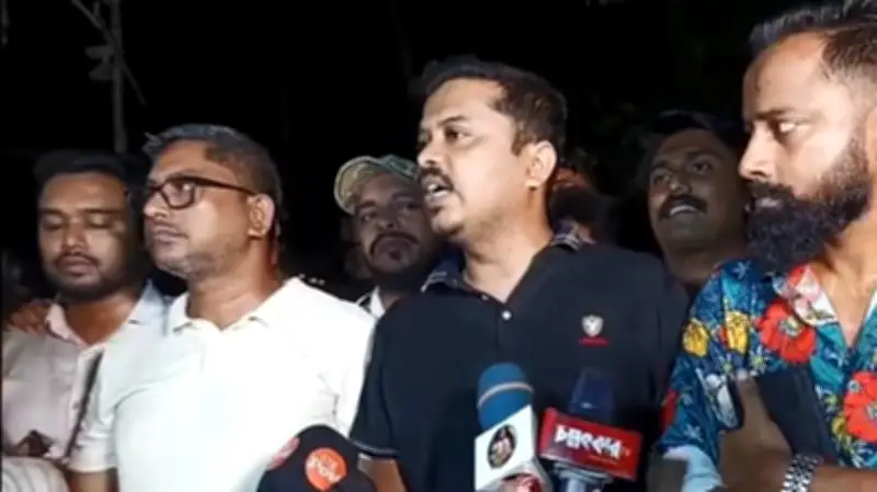 জুলাই গ্রাফিতি মুছে ফেলার অভিযোগে এনসিপির বিক্ষোভ