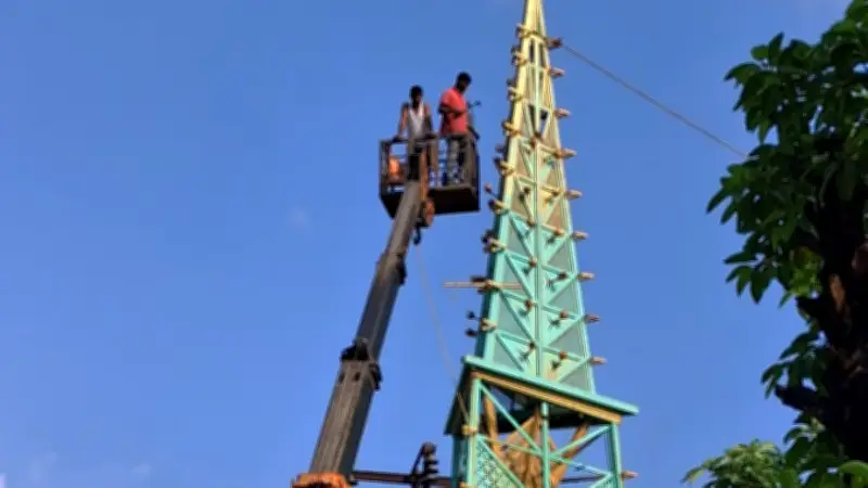 বুলডোজার দিয়ে গড়িয়ায় ওয়াচ টাওয়ার ভাঙল পশ্চিমবঙ্গ সরকার
