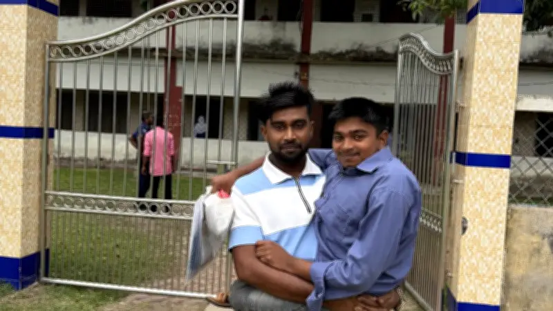 ভাইয়ের কোলে চড়ে এসএসসি পরীক্ষায় তামিম, দারিদ্র্য জয় করে পড়াশোনা