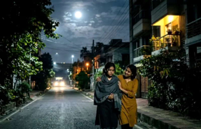 প্রেম লুকানোর জটিলতা আর জ্যোৎস্নার রাতের গল্প