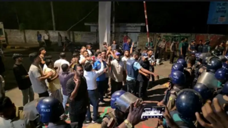 চট্টগ্রামে জুলাই গ্রাফিতি বিতর্ক: সাড়ে তিন কিলোমিটার সড়কে সভা-সমাবেশ নিষিদ্ধ