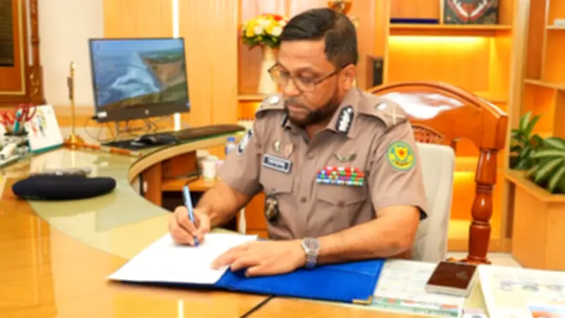 ডিএমপির নতুন কমিশনার দায়িত্ব নিলেন, বিশ্ববাজারে জ্বালানি তেলের দাম বাড়ছে