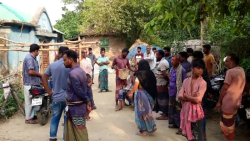 বিদ্যুৎস্পৃষ্টে ঝিনাইদহে দম্পতির মৃত্যু, স্ত্রী স্বামী বাঁচাতে গিয়ে প্রাণ হারান