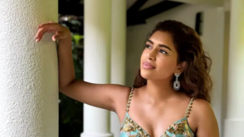 কেনিশা ফ্যান্সিসের জীবনের কঠিন অধ্যায়: নির্যাতন, আর্থিক সংকট ও মানসিক যন্ত্রণা