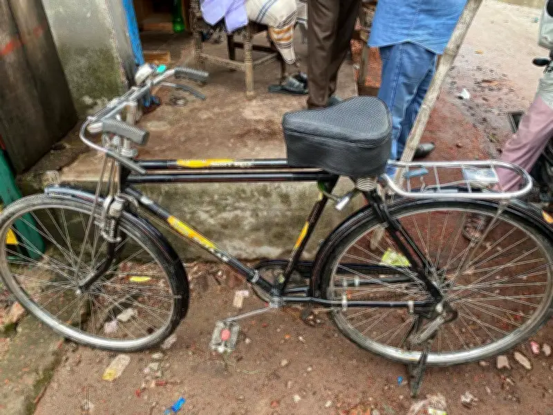 মোটরসাইকেল চুরি করে রেখে গেল বাইসাইকেল, ইমামের অভিযোগ