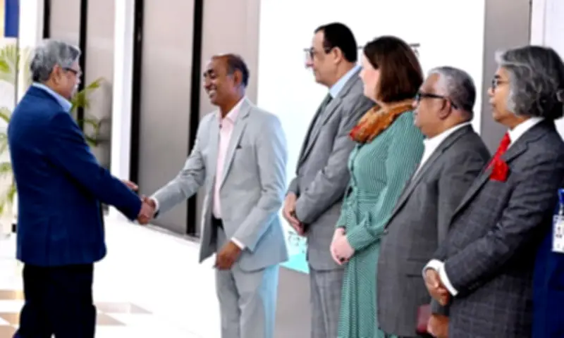 যুক্তরাজ্য থেকে দেশে ফিরেছেন রাষ্ট্রপতি সাহাবুদ্দিন