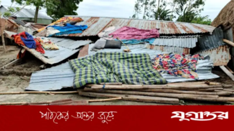 গাইবান্ধায় ঘূর্ণিঝড়ে ৪ শতাধিক ঘরবাড়ি লন্ডভন্ড, আহত শতাধিক
