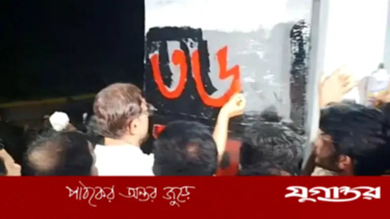 নিজ হাতে গ্রাফিতি এঁকে জুলাই চেতনার উদ্বোধন মেয়র শাহাদাতের