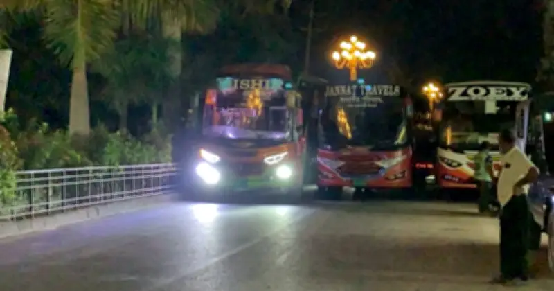 শ্রমিকদের দাবি মেনে রাজশাহীতে বাস চলাচল শুরু, কমিটি স্থগিত