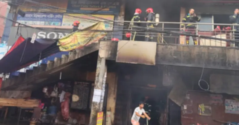 রাজধানীর বিজয় সরণিতে বাজারের আগুন নিয়ন্ত্রণে
