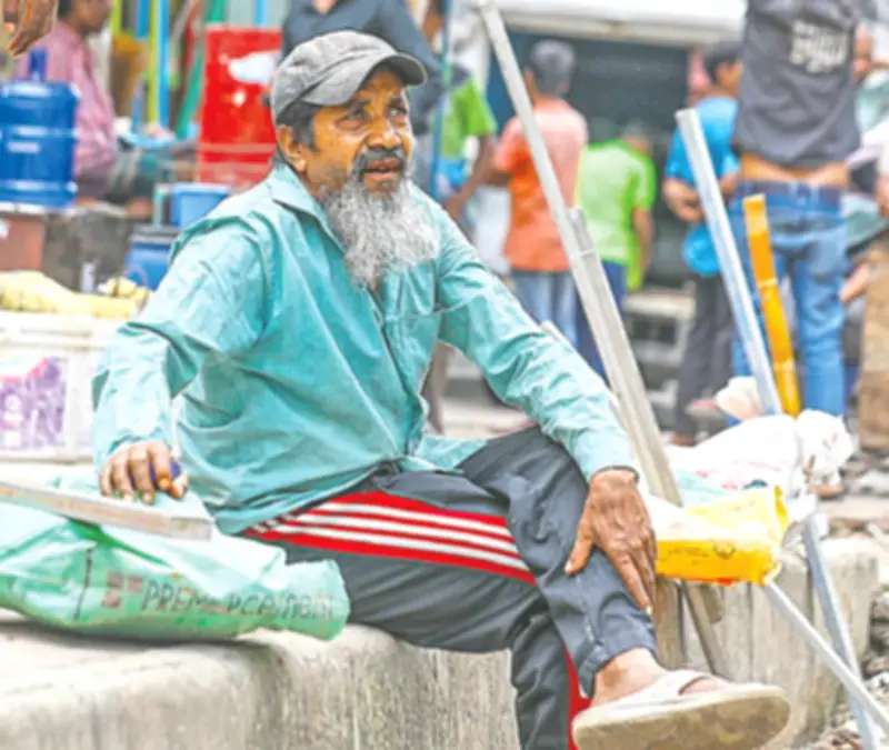 বাঁশিওয়ালা দারুন আলী: কাজের আশায় ফকিরাপুলের হাটে