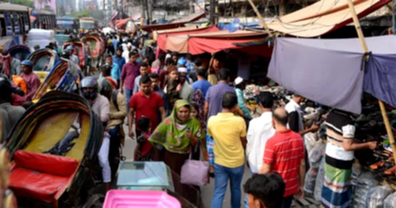 ফুটপাতে হকার বরাদ্দ কেন অবৈধ নয়, হাইকোর্টের রুল