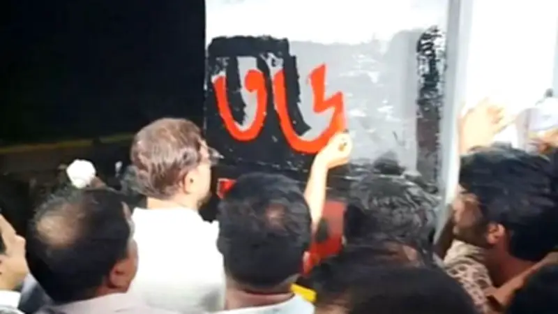 মেয়র শাহাদাতের গ্রাফিতি, সাবেক মন্ত্রী গ্রেপ্তার, জামায়াতে যোগ দেওয়ায় মুক্তিযোদ্ধা বহিষ্কার