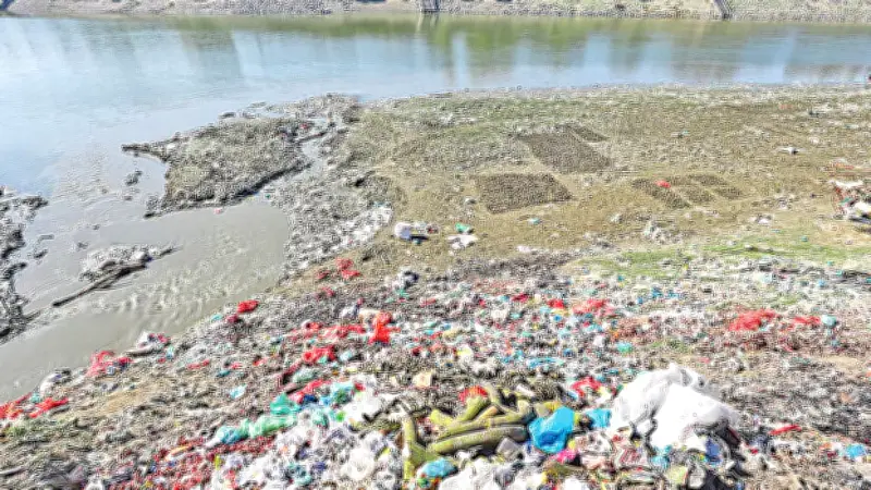 প্লাস্টিক দূষণ: সুরমা নদীর পাড়ে আবর্জনায় ভরপুর, মাইক্রোপ্লাস্টিকের ভয়াবহতা