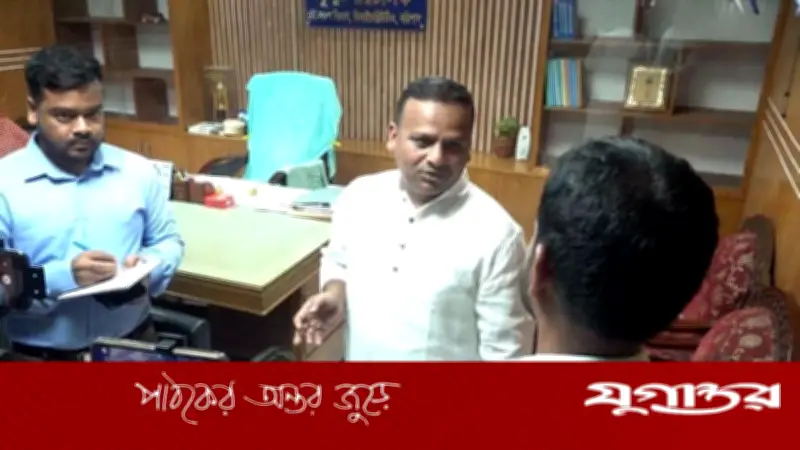 বরিশালে নৌ প্রতিমন্ত্রীর আকস্মিক অভিযান, কর্মকর্তারা অনুপস্থিত