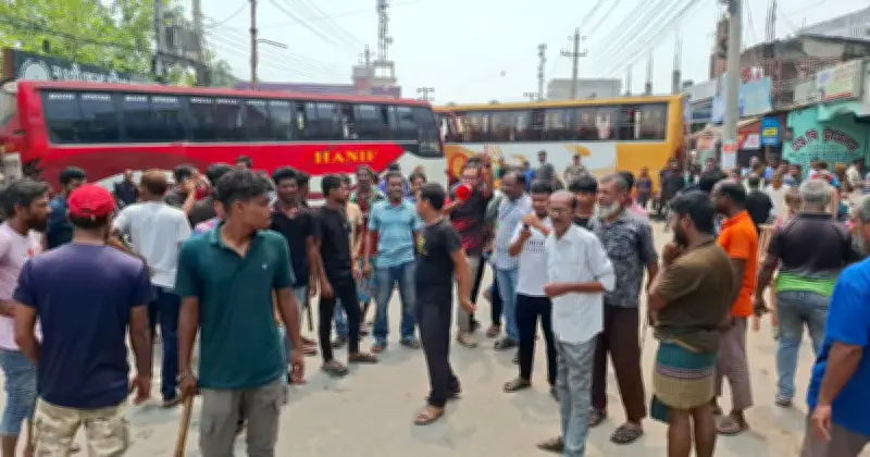 বাসচালককে মারধর: নওগাঁয় দূরপাল্লার বাস চলাচল বন্ধ, যাত্রীদের ভোগান্তি