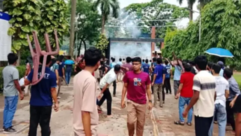 ডুয়েটে অচলাবস্থা পাঁচ দিনেও ক্যাম্পাসে প্রবেশ করতে পারেননি ভিসি