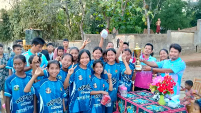 নবম শ্রেণির ফুটবল চ্যাম্পিয়ন কচ্ছপতলী আলোর পাঠশালায়