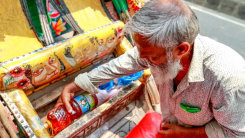 সাশ্রয়ী মূল্যে টিসিবির পণ্য কিনে স্বস্তি রিকশাচালকের