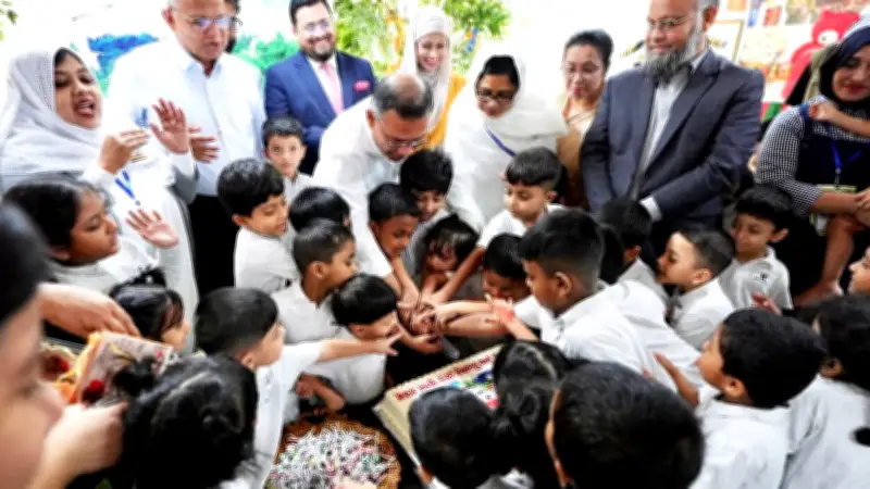 ছোট্ট শিশুদের সঙ্গে প্রধানমন্ত্রীর দুর্দান্ত ১৮ মিনিট