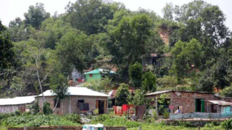 মুগদায় সড়ক দুর্ঘটনায় নিহত ২, আহত ৫
