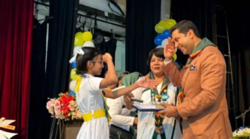 হলদে পাখি নীলকমল অ্যাওয়ার্ড দিলেন প্রতিমন্ত্রী ববি হাজ্জাজ