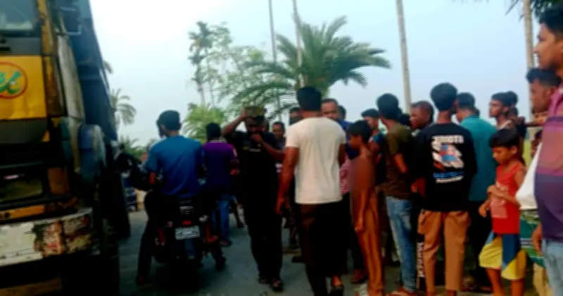 ঝিনাইদহে ট্রাকের ভেতর চালকের মরদেহ উদ্ধার