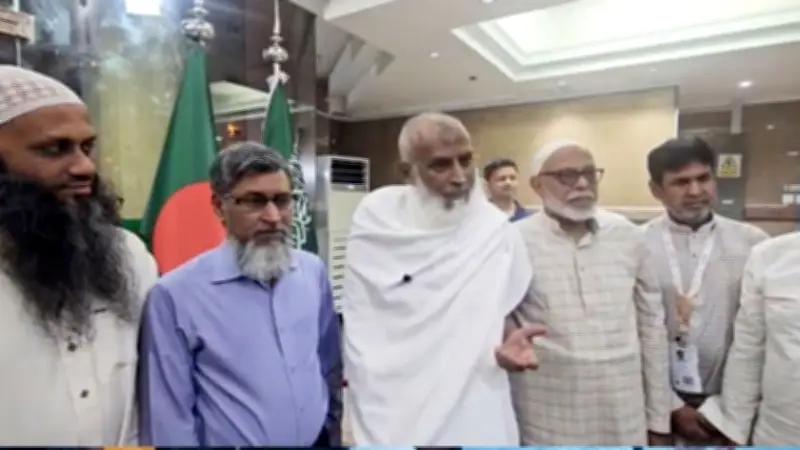 ধর্মমন্ত্রী হাজিদের সেবায় অবহেলা করলে ব্যবস্থা নেওয়ার হুঁশিয়ারি