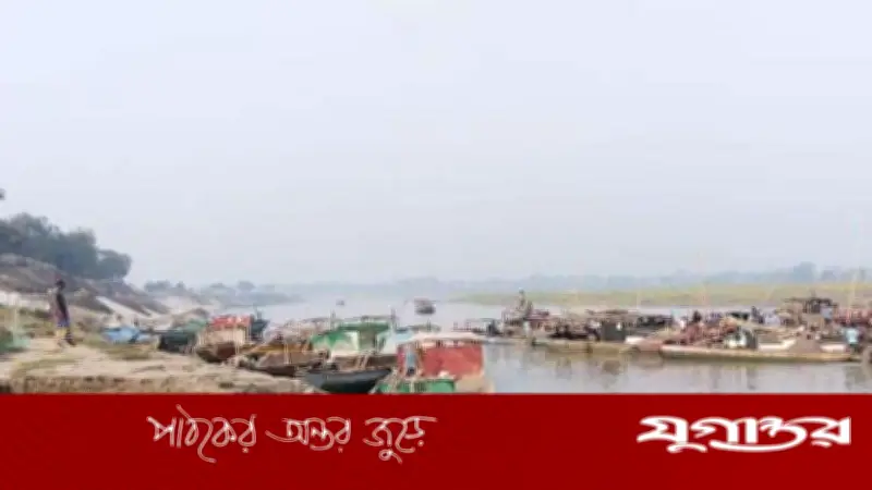 ঈশ্বরগঞ্জে অবৈধ বালু উত্তোলনে হুমকিতে ফসলি জমি ও সুরক্ষা বাঁধ