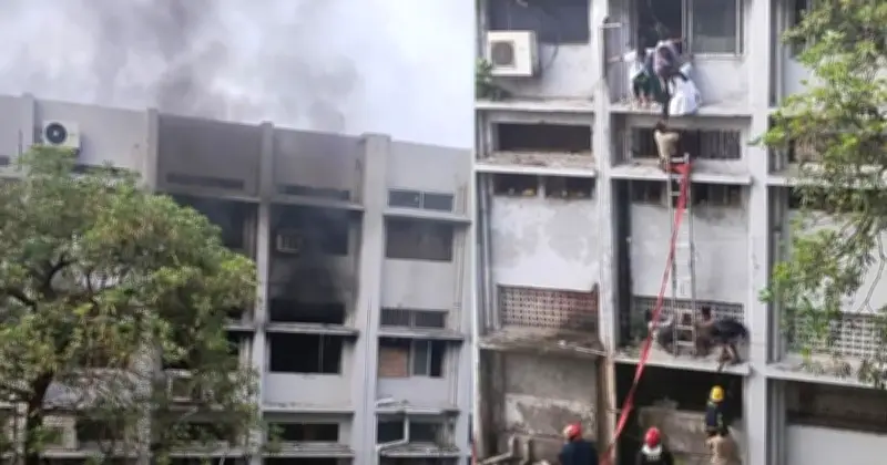 খুলনা মেডিকেলে অগ্নিকাণ্ড তদন্তে পাঁচ সদস্যের কমিটি গঠন