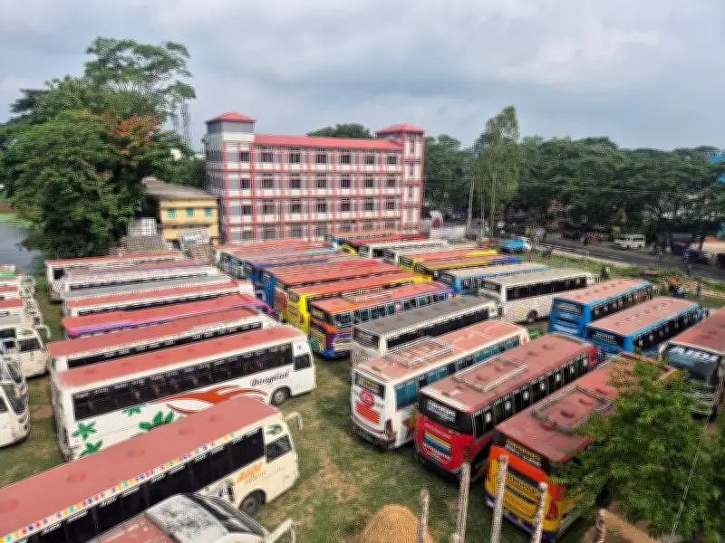 চাঁদপুরে বাসস্টপেজ সংঘর্ষ: অনির্দিষ্টকালের ধর্মঘট শুরু
