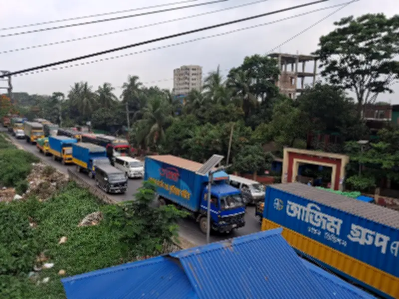 কুমিল্লায় ৮ কিমি যানজটে দুর্ভোগ, ঈদযাত্রায় ভোগান্তি