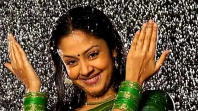 জ্যোতিকা: বলিউডের দরজা বন্ধ হলেও দক্ষিণি সিনেমায় সাফল্যের গল্প