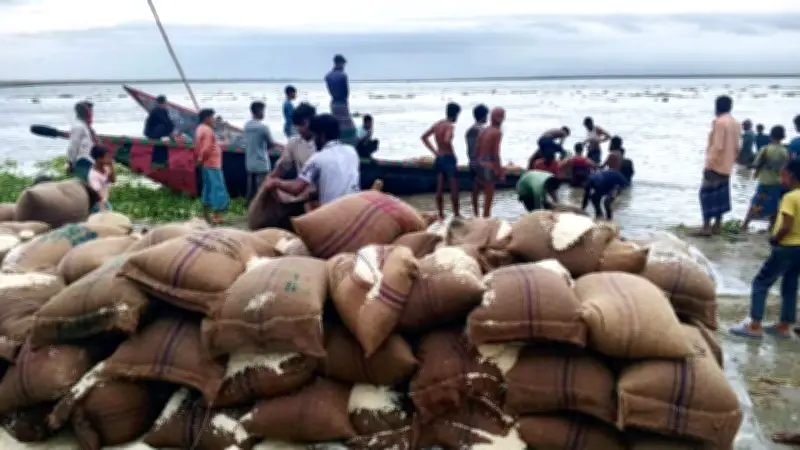 গাইবান্ধায় ঝড়ে ভিজিএফের চালসহ ২ নৌকাডুবি, নিহত ১