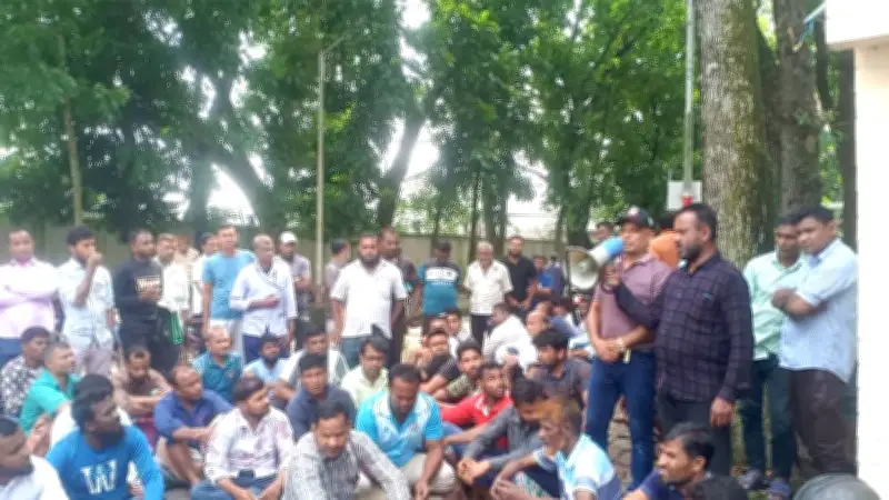 বড়পুকুরিয়ায় বোনাস বিক্ষোভ, বজ্রপাতে দুই কৃষকের মৃত্যু, অষ্টম শ্রেণির অনলাইন রেজিস্ট্রেশন স্থগিত