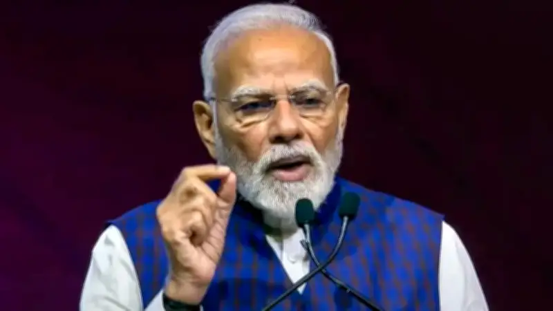 চা ওয়ালা পরিচয় দিলেন মোদি, বিএনপি অফিসে গুলি