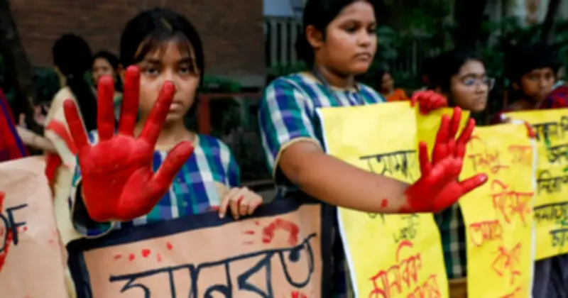 রামিসা হত্যার বিচার দাবি নালন্দা হাই স্কুলের শিক্ষার্থীদের মানববন্ধন