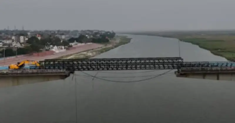 ভাগলপুরে বিচ্ছিন্ন সেতুতে বেইলি ব্রিজ বসিয়ে যোগাযোগ পুনরুদ্ধার