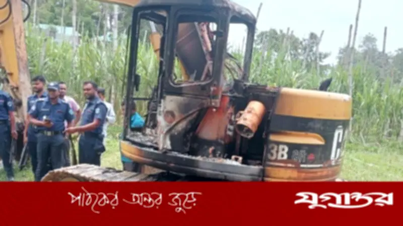 খাগড়াছড়িতে খাল খননের স্কেভেটর পুড়িয়ে দিল দুর্বৃত্তরা