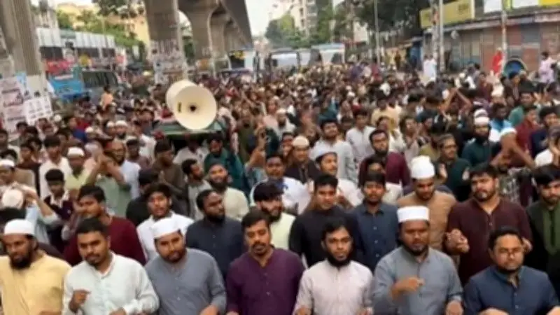 মিরপুরে শিশু ধর্ষণ ও হত্যার প্রতিবাদে বিক্ষোভ, ফাঁসির দাবি