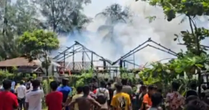 কক্সবাজার সৈকতে ইকো রিসোর্টে আগুন, তিন ঘর পুড়ে ছাই