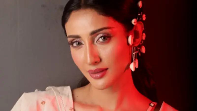 ঈদে পরিমিত গয়না ও হালকা মেকআপের সাজ