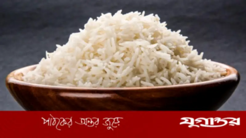 ভাত ঝরঝরে করতে রান্নার পর হাতা নাড়ার অভ্যাস বদলান