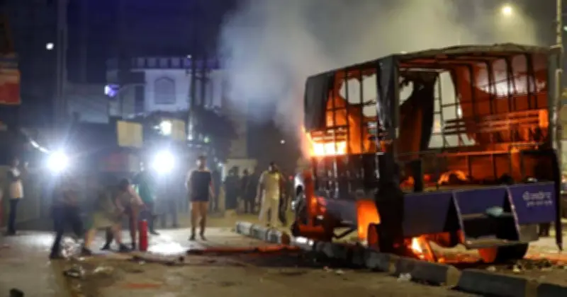 চট্টগ্রামে চার বছর বয়সী শিশু ধর্ষণ: পুলিশের গাড়িতে আগুন, সংঘর্ষে আহত ১২ পুলিশ