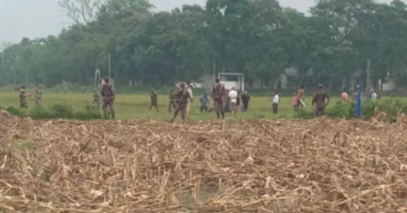 তিনবিঘা করিডোরে বাঁশের বেড়া নির্মাণে বাধা বিজিবির