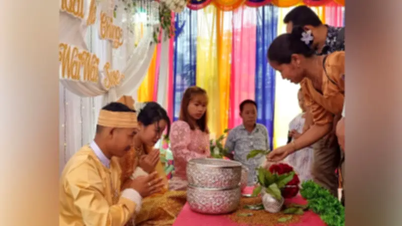 মারমা বিয়েতে বধূবরণ থেকে জোড়াবন্ধন: ঐতিহ্যের গল্প