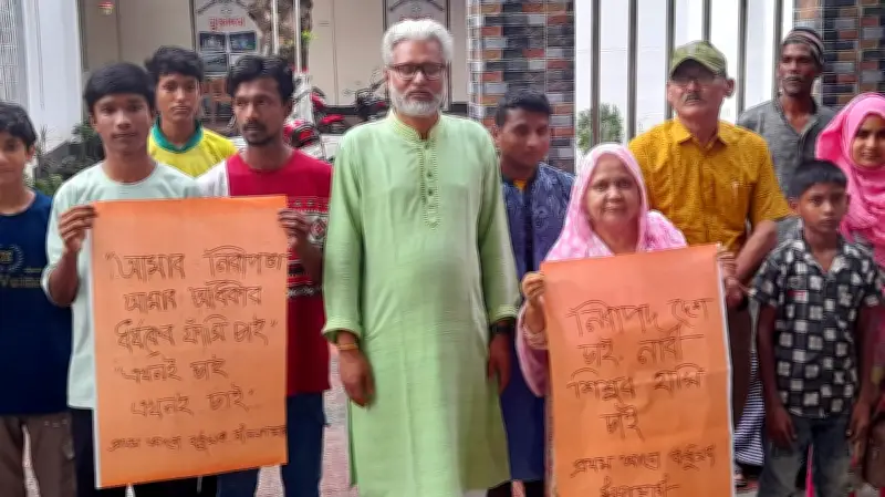 নীলফামারীতে শিশু-নারী নির্যাতনের প্রতিবাদে মানববন্ধন
