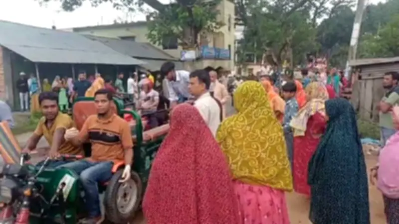 ট্রাকচাপায় এনজিও কর্মীর মৃত্যু, সড়কে নিহত ৩