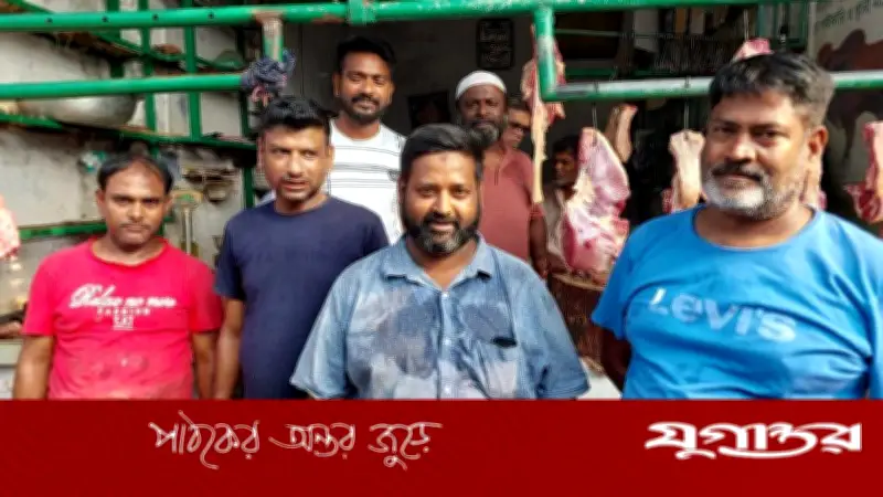 কুরবানির তিনদিনে ৪ জনে ১৬ গরু কেটে আয় ৪ লাখ টাকা