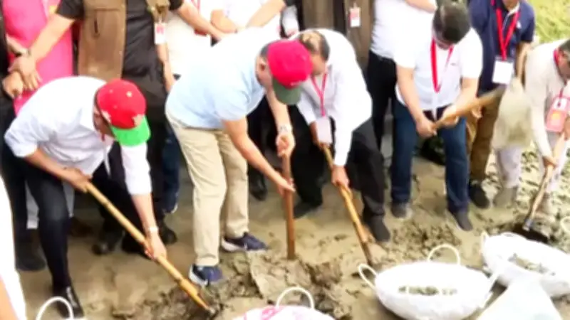 ত্রিশালে খাল পুনঃখনন উদ্বোধন, হজে ২৪ বাংলাদেশির মৃত্যু, সোনার দাম কমেছে